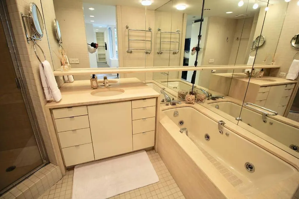 Private Townhome Near Un New York